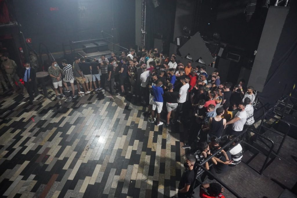 Festa clandestina: ação encontrou drogas e diversas irregularidades no local