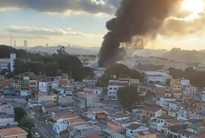 Galpão com obras de artes é atingido por incêndio: local abrigava obras de Vik Muniz e Abraham Palatnik