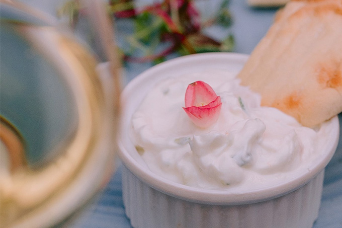 Onde pedir tzatziki, aperitivo refrescante de coalhada e pepino