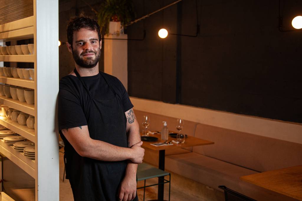 Chef premiado, Cesar Costa fecha o Corrutela