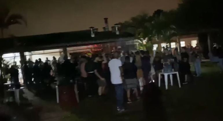 Polícia interrompe festa clandestina com quase 150 pessoas na Zona Sul
