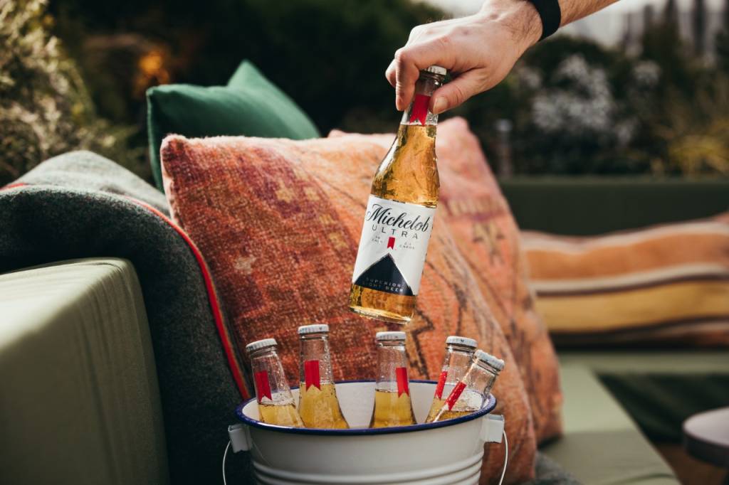 Cerveja low carb e de baixa caloria é boa? Provei a Michelob Ultra e te conto