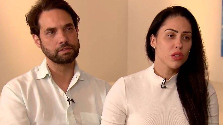 Monique confessa que não foi ela quem encontrou Henry morto, diz colunista