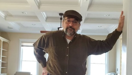 Abraham Weintraub, em pé e usando uma boina