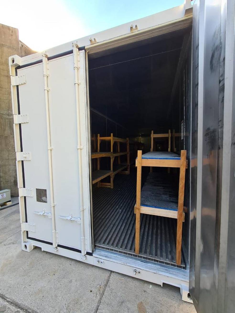 SP instala duas câmaras refrigeradas para armazenar corpos no crematório