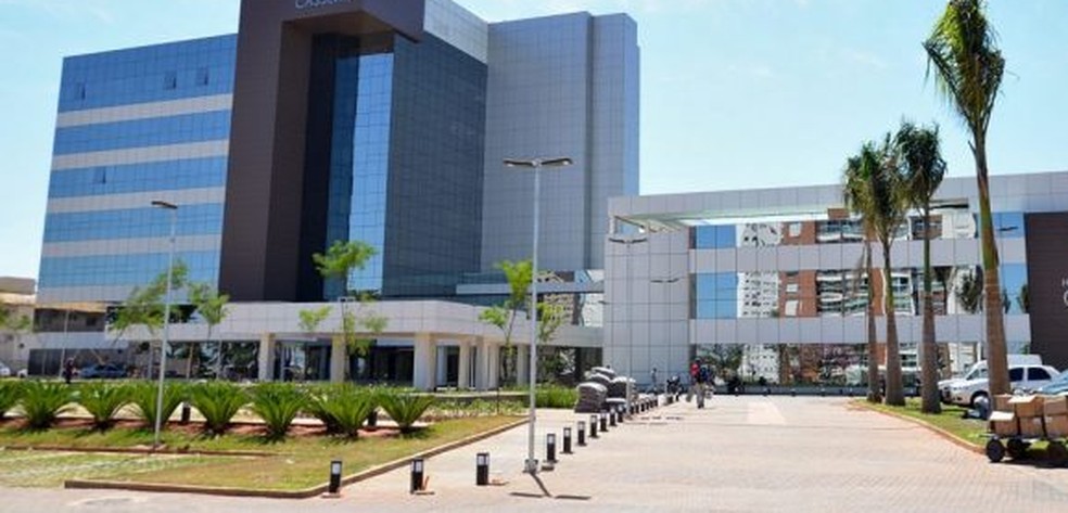 Mulher visita marido internado com Covid-19 e descobre amante