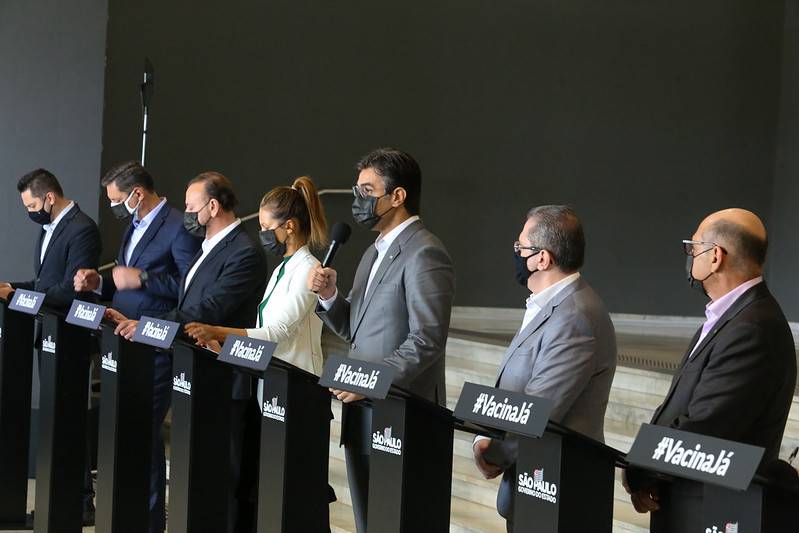 São Paulo antecipa vacinação de profissionais da educação
