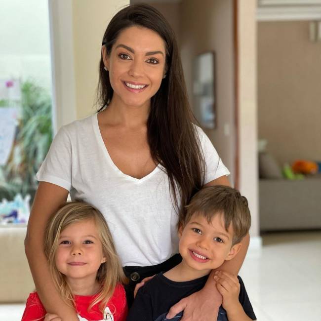 183443858_468715791009960_5100268505994566532_n (1) Thaís Fersoza, com os filhos, Melinda e Teodoro: homenagem de Michel Teló
