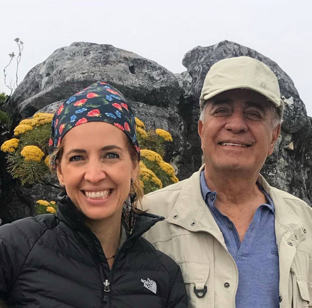 Poliana Abritta lamenta morte do pai