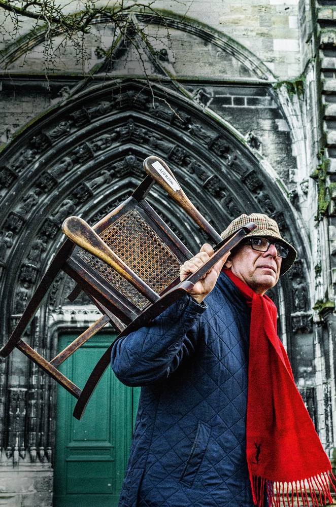 Leilões, descontos e viagens: como é a vida de um antiquário em São Paulo