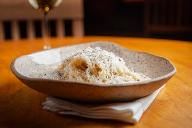 Espaguete cacio e pepe: com molho típico do Lazio Espaguete cacio e pepe: com molho típico do Lazio