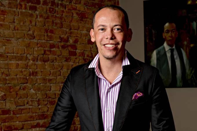 Alfaiate inaugura novo ateliê com fumódromo de charutos na Zona Sul de SP