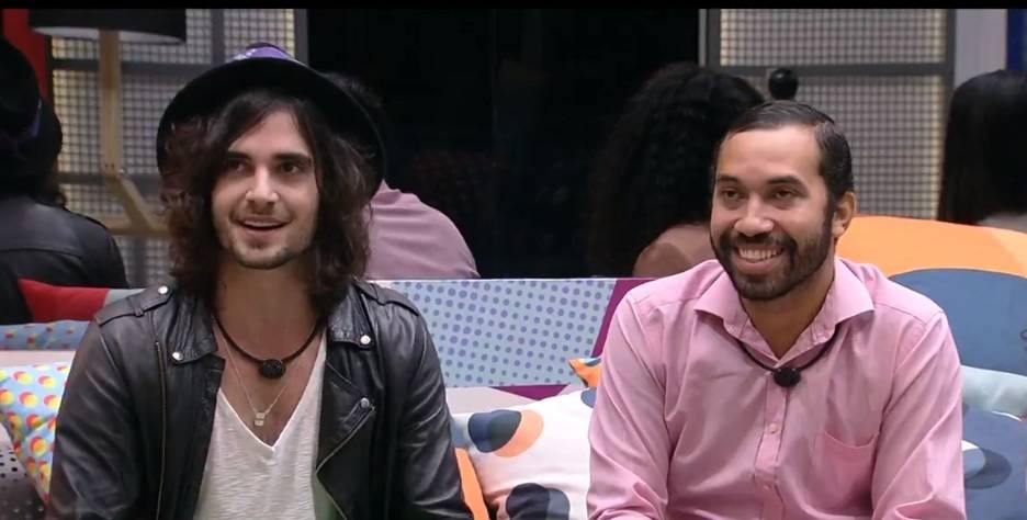 Fiuk fica surpreso ao saber que Gil se apaixonou por ele no BBB