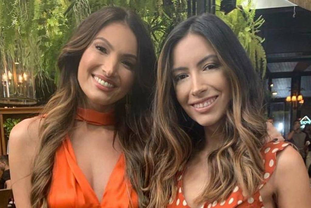 Patrícia e Paloma Poeta sorriem lado a lado