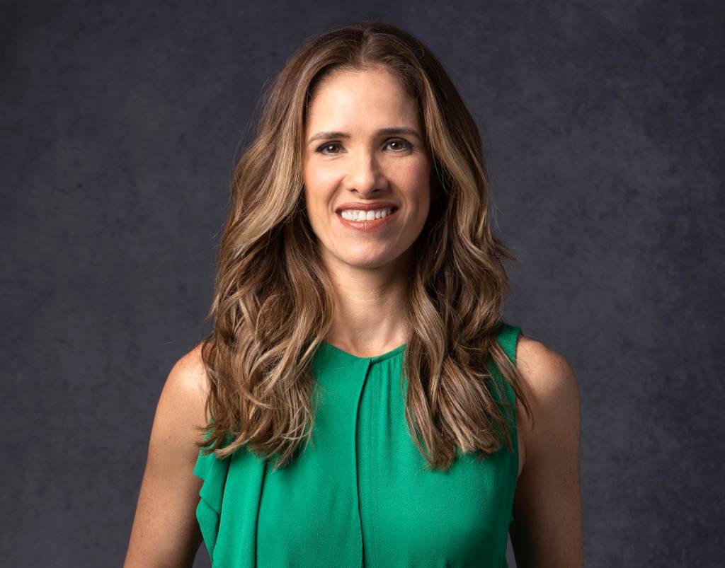 Quase gêmeas? Irmã de Ingrid Guimarães convive com assédio de fãs e paparazzi da parente