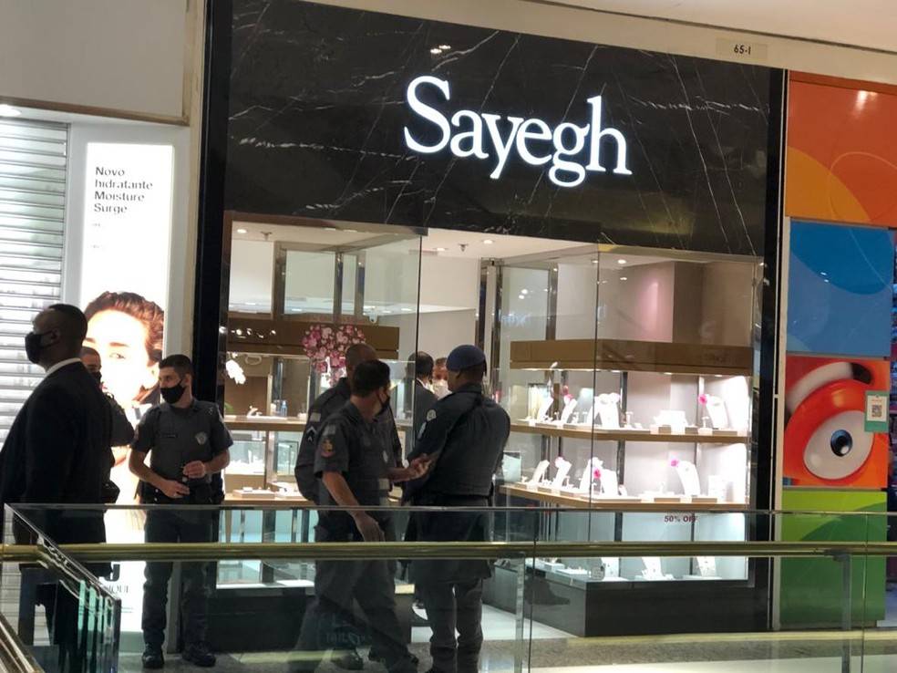 Bandidos tentam assaltar joalheria do Shopping Morumbi nesta sexta (7)