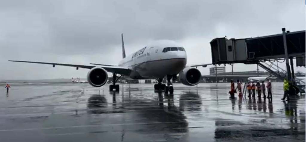 Lote de 1,5 milhão de doses da vacina da Janssen chega ao Brasil