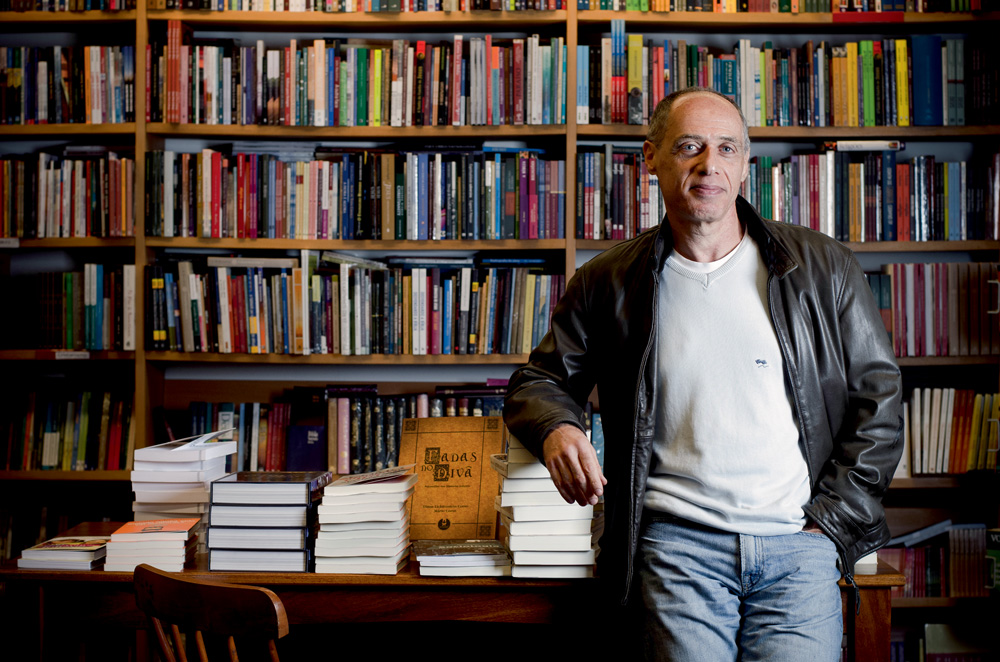 Livrarias apostam em unidades menores para competir com o on-line