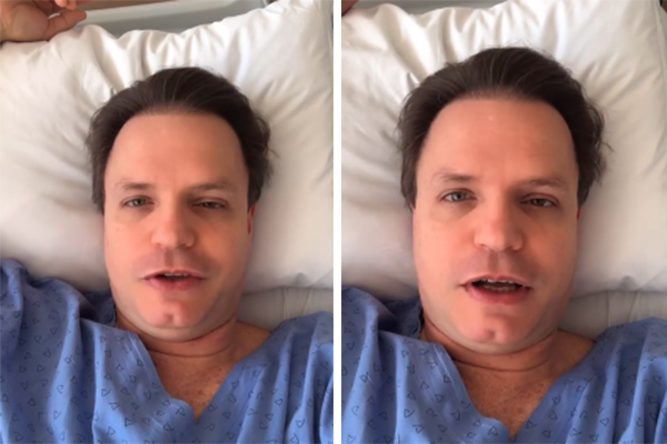 Montagem mostra em duas fotos Alan Frank deitado em cama hospitalar, usando camisola hospitalar, enquanto grava vídeo