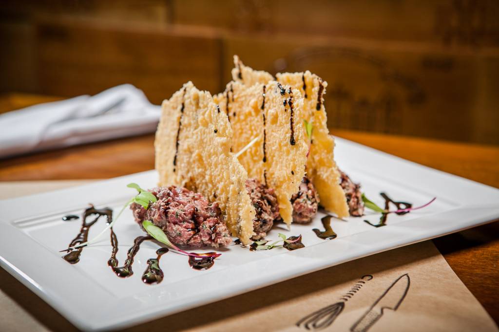 Público pode comer em cabines isoladas ao som de DJs em shopping