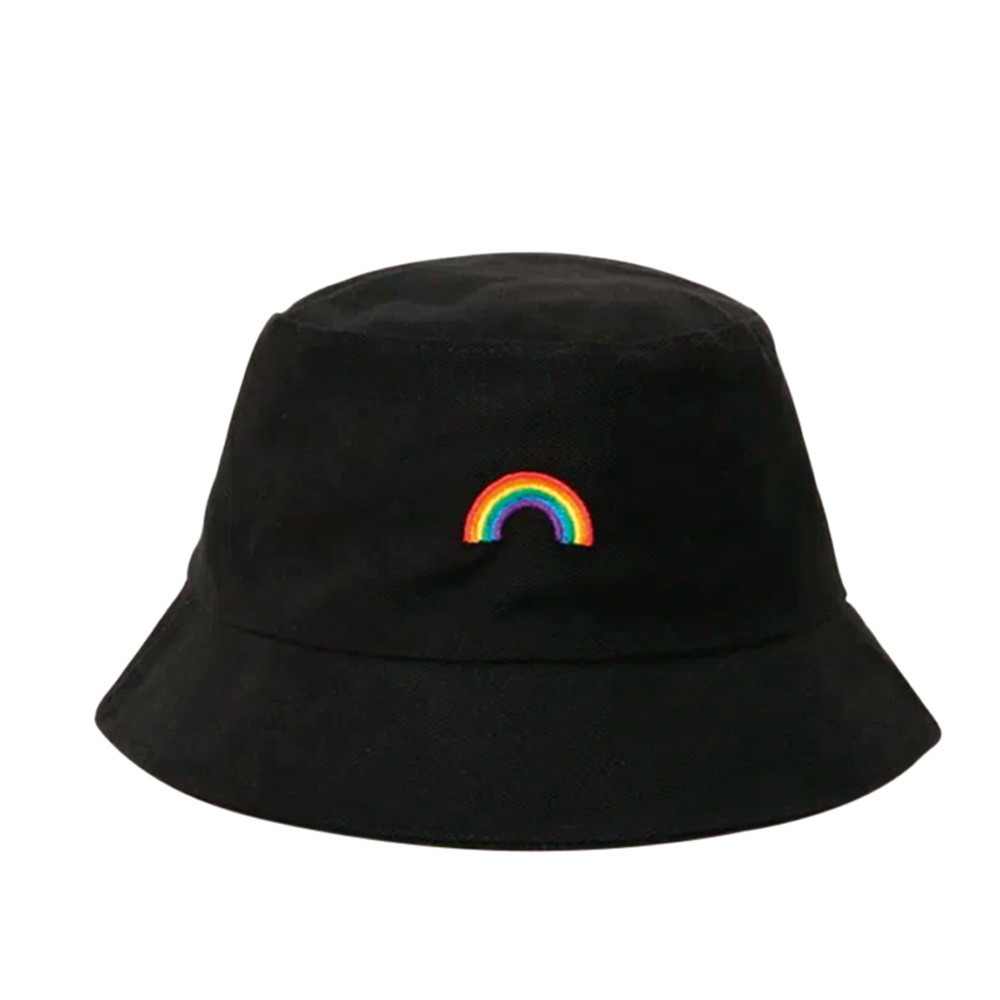 Chap&eacute;u bucket tem arco-&iacute;ris bordado