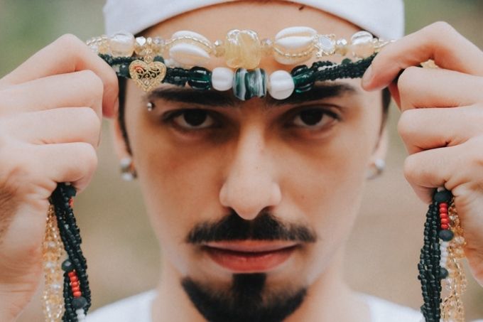 Influenciadores usam TikTok para falar de religião de um modo leve