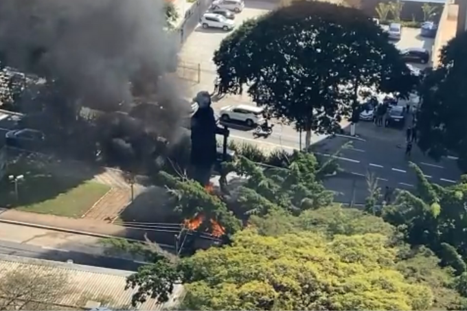 Homem confessa incêndio à estátua de Borba Gato e é preso