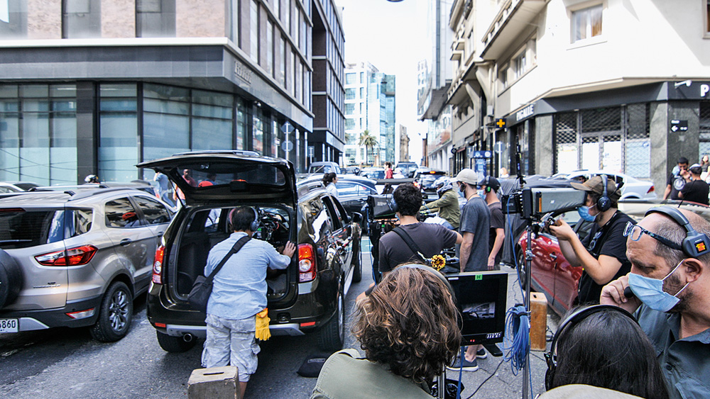 sampa-hermana-filmagens-séries-uruguai-engarrafamento filmagem de diversos carros na rua para imitar engarrafamento