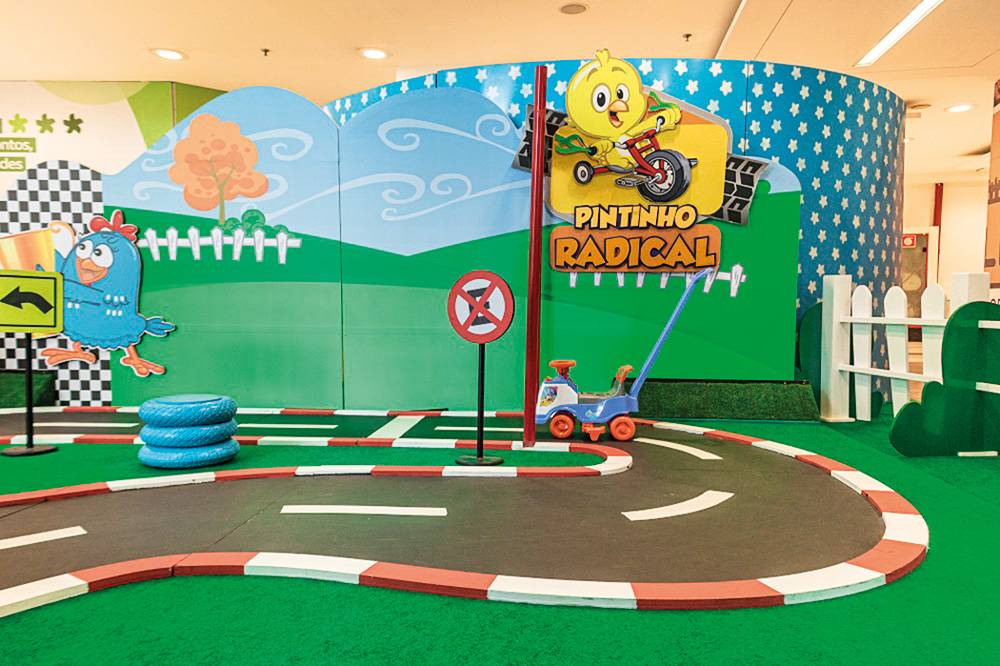 Castelo Galinha Pintadinha tem diversão com personagens no shopping