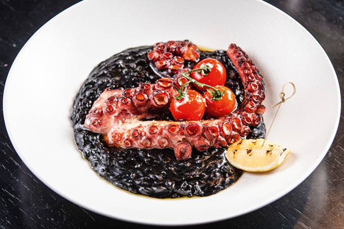 Miró Gastronomia, comandado pelo chef Dalton Rangel, funciona em cima de oficina mecânica; leia a crítica