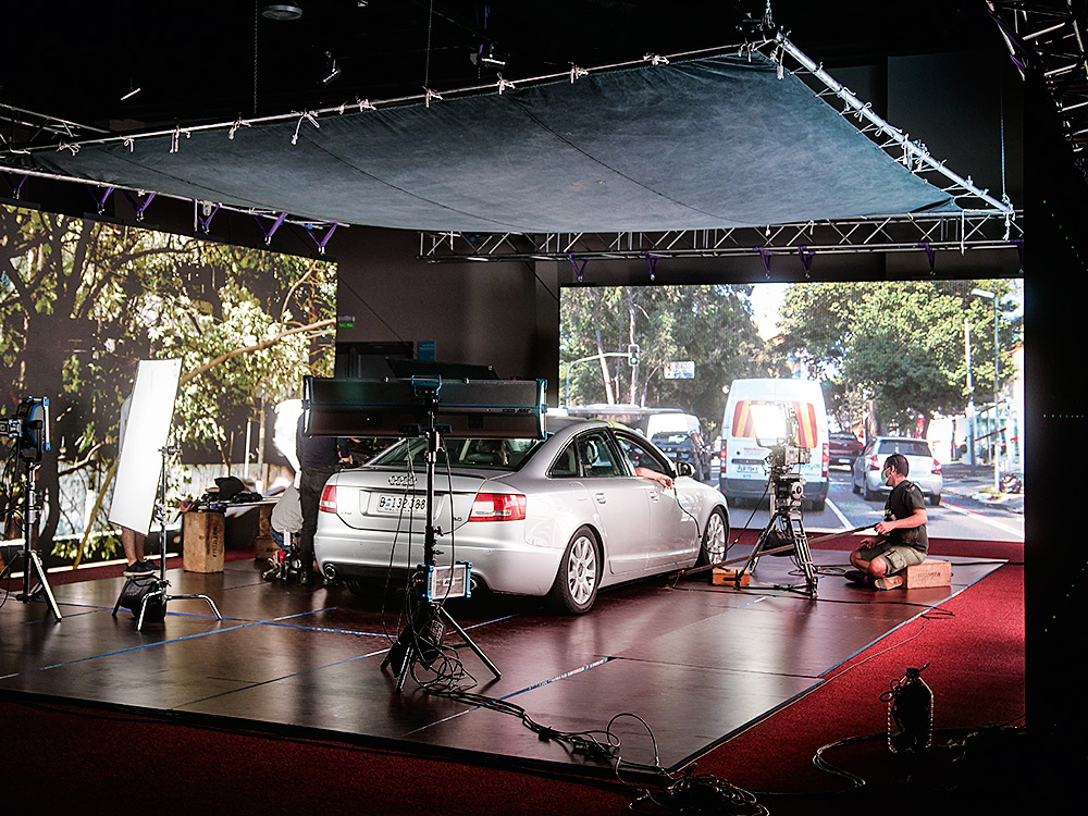 sampa-hermana-filmagens-séries-uruguai-carro carro filmado em set que possibilita posterior edição