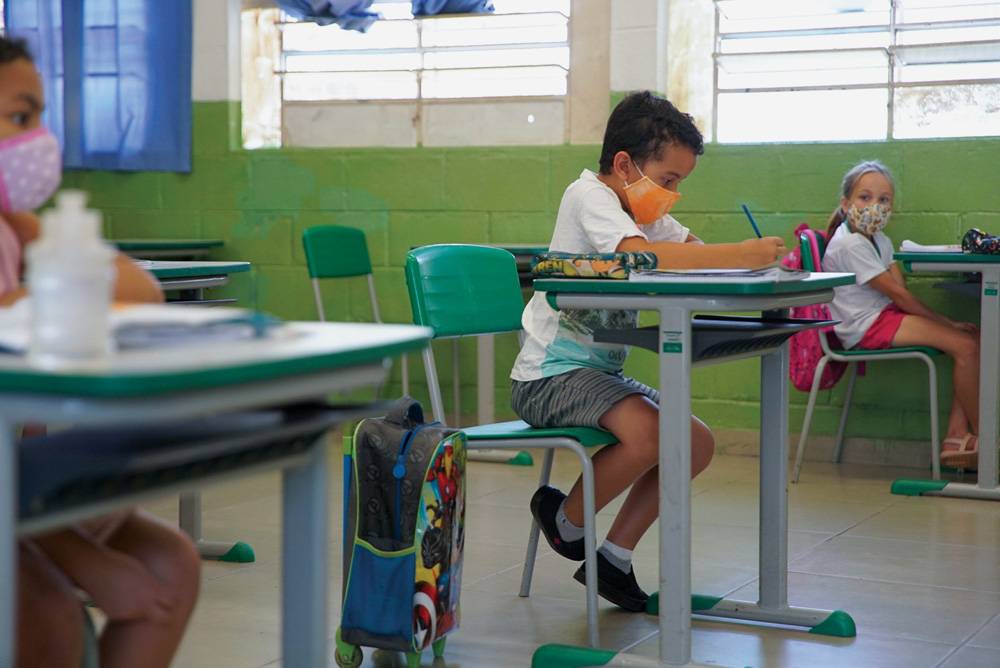 Pais terão até o dia 3 de julho para comprovar vacinação dos filhos