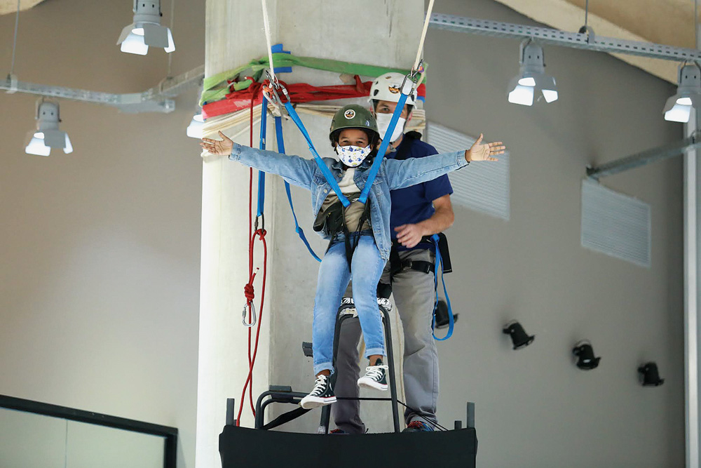 Minitirolesa gratuita diverte criançada no Shopping Parque da Cidade