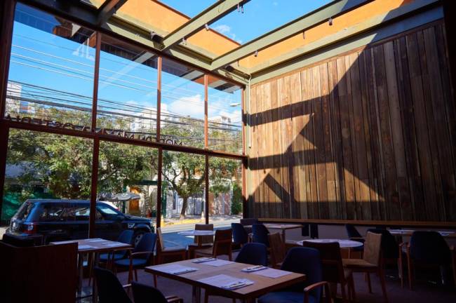 Modern Mamma Osteria Salão com teto retrátil do Moma - Modern Mamma Osteria em Pinheiros.