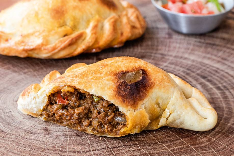 Empanada: recheada com carne moída temperada com cominho