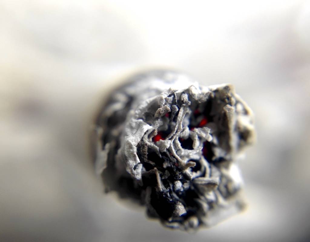 Dia de combate ao câncer de pulmão: cuidado com o cigarro eletrônico