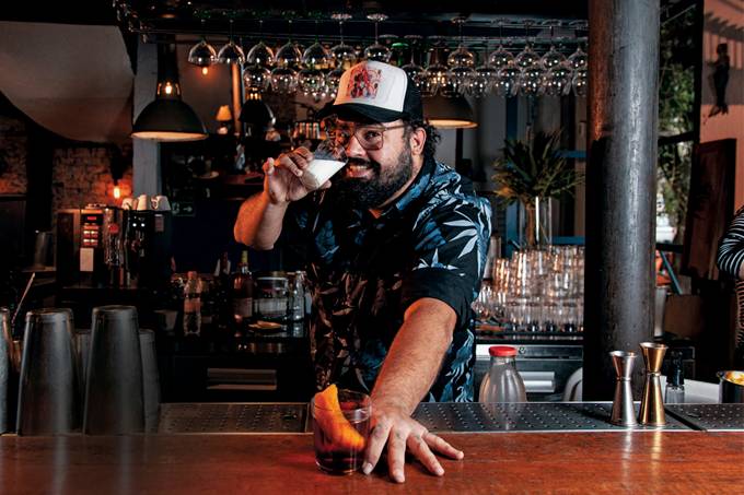 O bartender de seu bar predileto pode estar com problemas com álcool