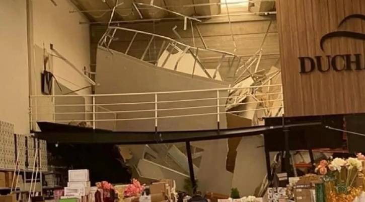 Mezanino de shopping desaba em Santana de Parnaíba e deixa feridos