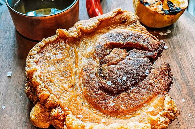 Porquinho pururuca: versões crocantes em três churrascarias