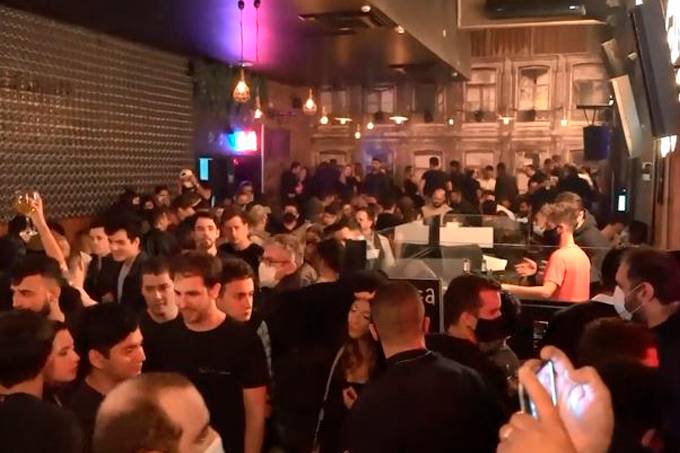 Trabuca, no Itaim Bibi, é fechado com festa clandestina para 297 pessoas