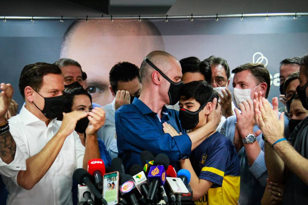 “6 meses da morte do meu pai” diz Tomás, em vídeo publicado no perfil de Bruno Covas