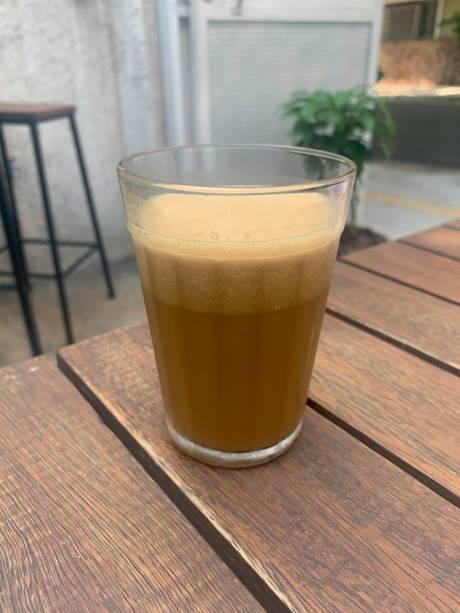 Iced fresh coffee: expresso com sucos de laranja e limão-siciliano