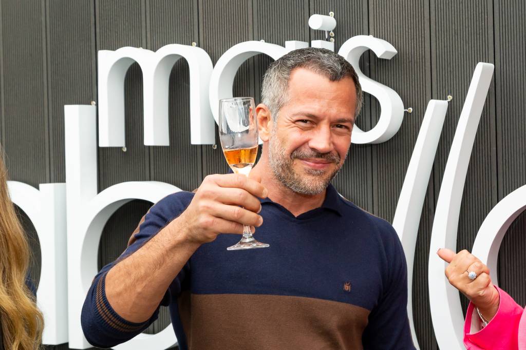 Malvino Salvador vira sócio de clínica capilar e anuncia nova série policial