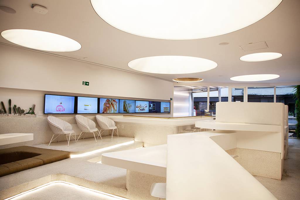 Com decoração instagramável, cafeteria não passa despercebida