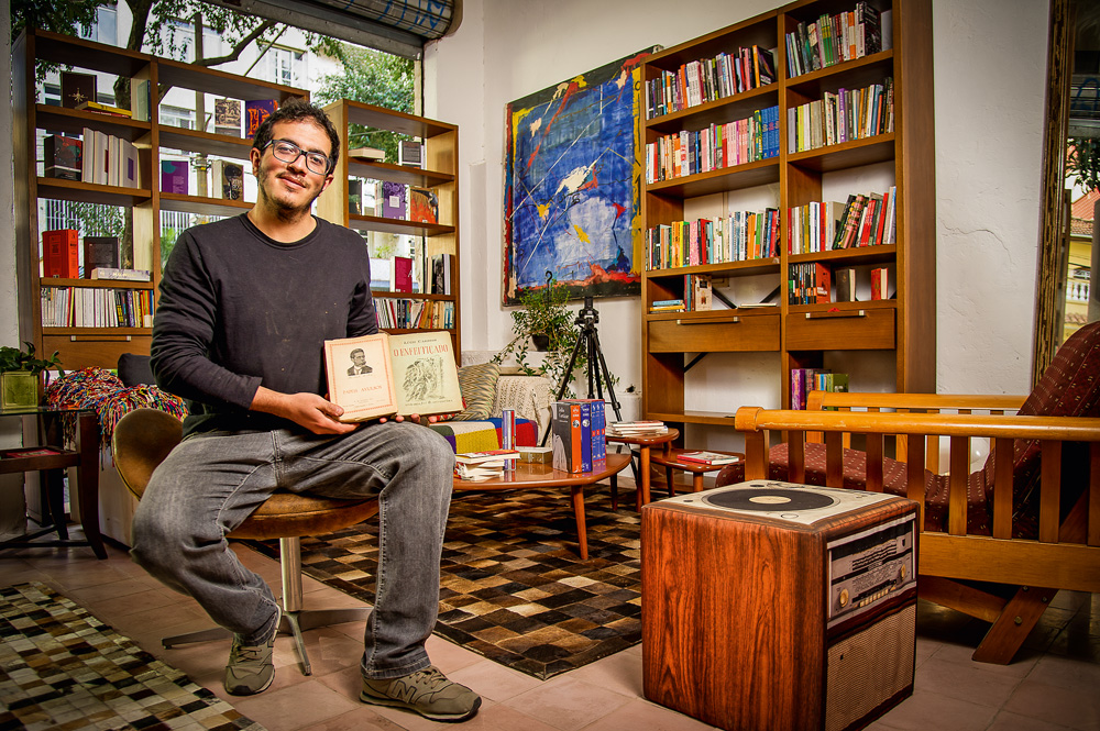 Novas livrarias aquecem o setor na capital com catálogo enxuto, obras raras e decoração caseira