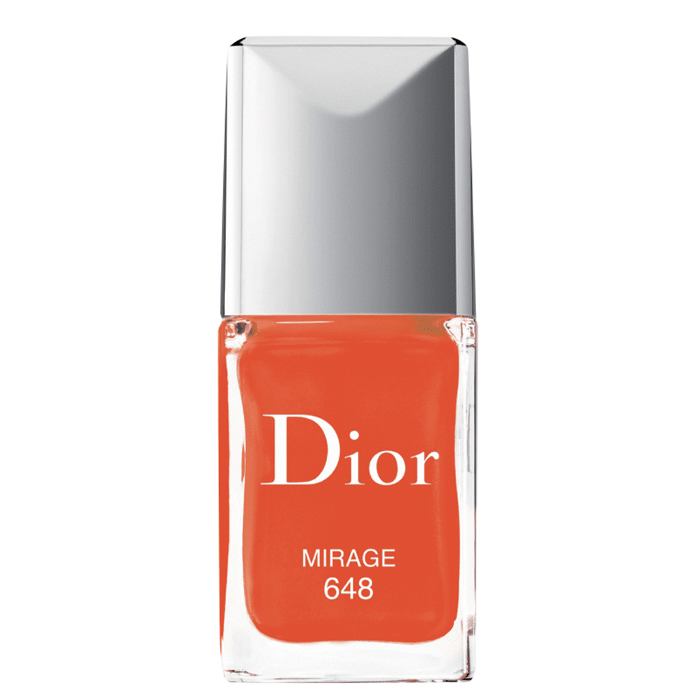 esmalte Dior Um esmalte da Dior na cor vermelho tomate