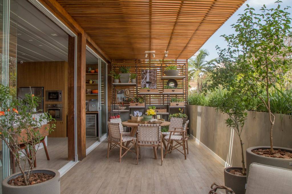 Horta vertical: 6 ideias para cultivar plantas em pequenos espaços