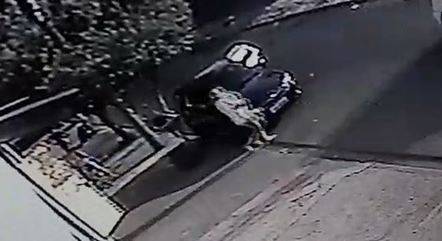 Menino de 2 anos morre depois de ser esquecido dentro de carro
