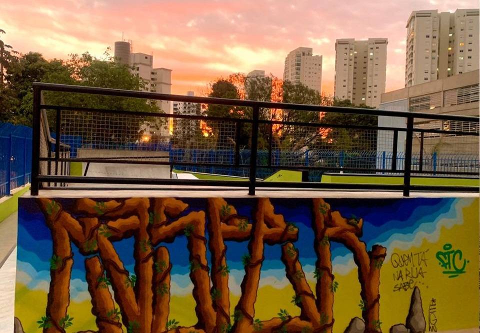 Pista de skate na Zona Leste é ótima opção para toda família se aventurar