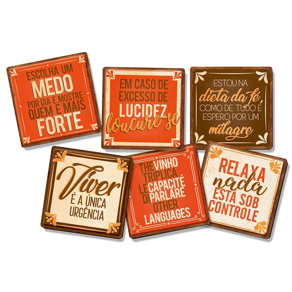 porta-copo.jpg Seis porta copos em tons de laranja, marrom e bege um ao lado do outro. Há frases sortidas como
